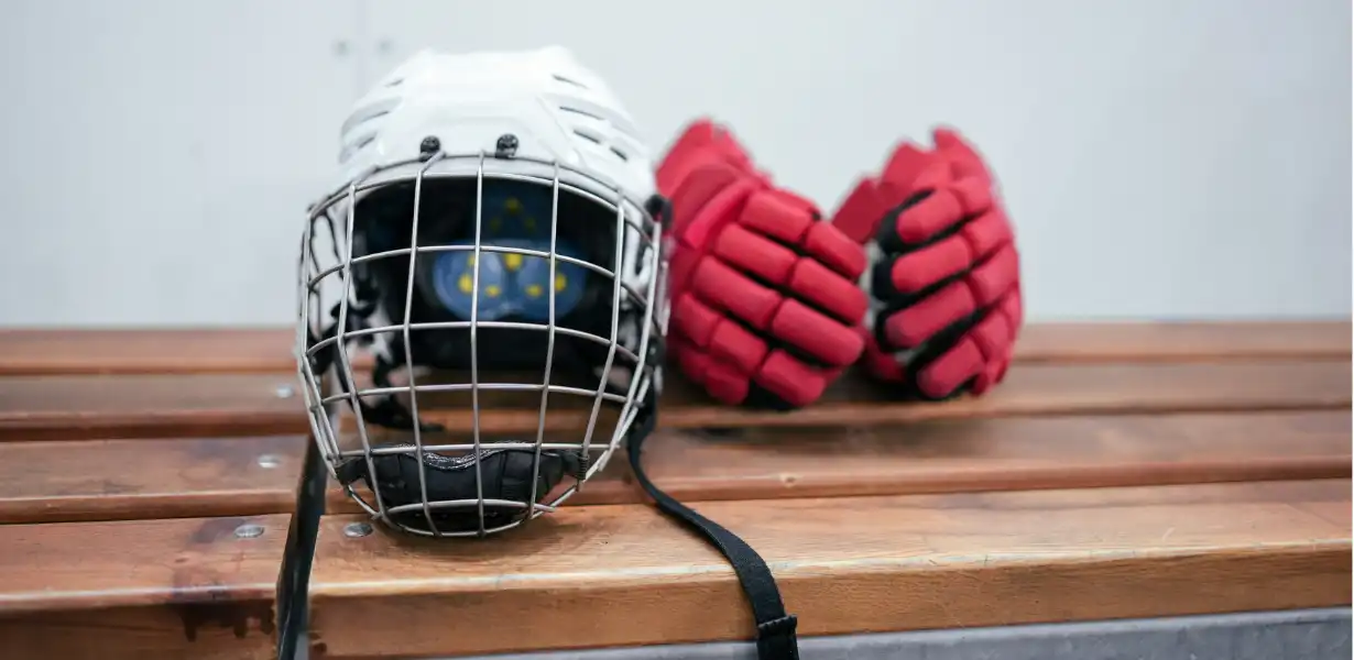 hockey cage vs visor